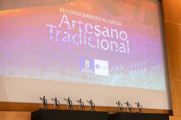 Homenaje del Cabildo a las caladoras grancanarias/TA.